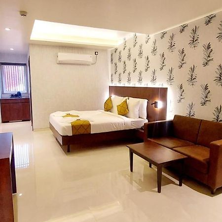 Hotel Madhuban Сілвасса Екстер'єр фото