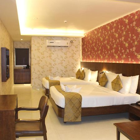 Hotel Madhuban Сілвасса Екстер'єр фото
