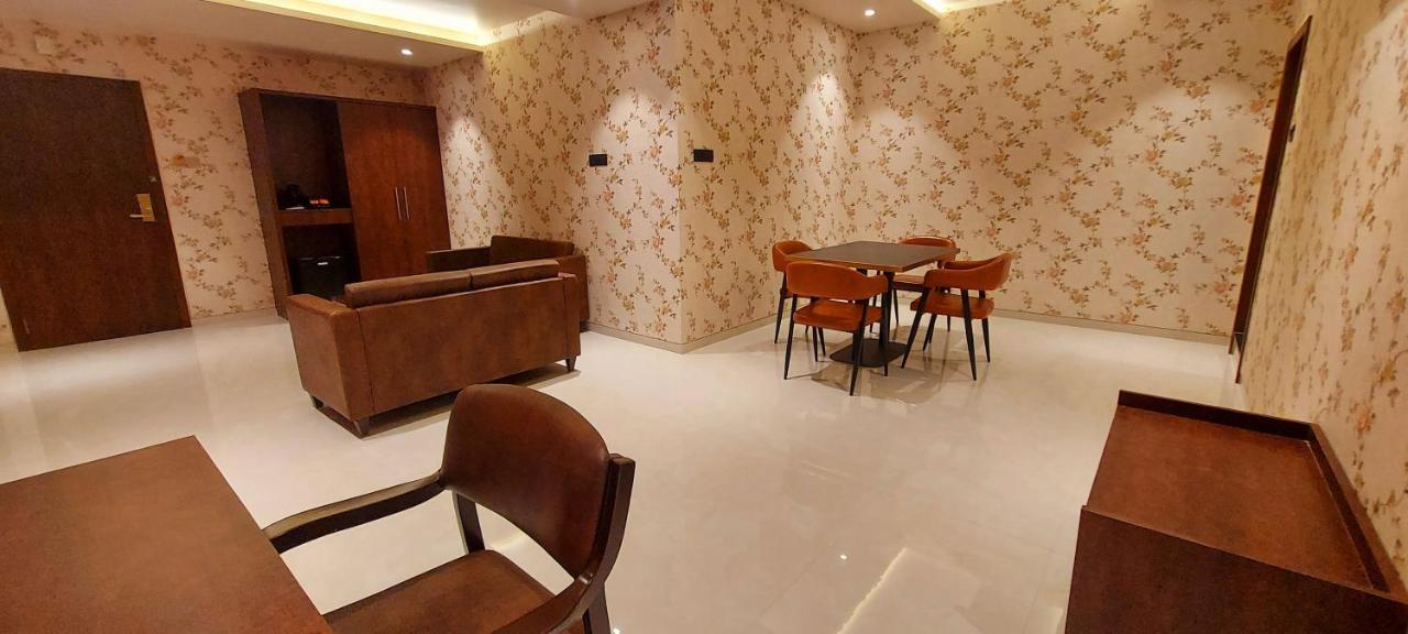 Hotel Madhuban Сілвасса Екстер'єр фото