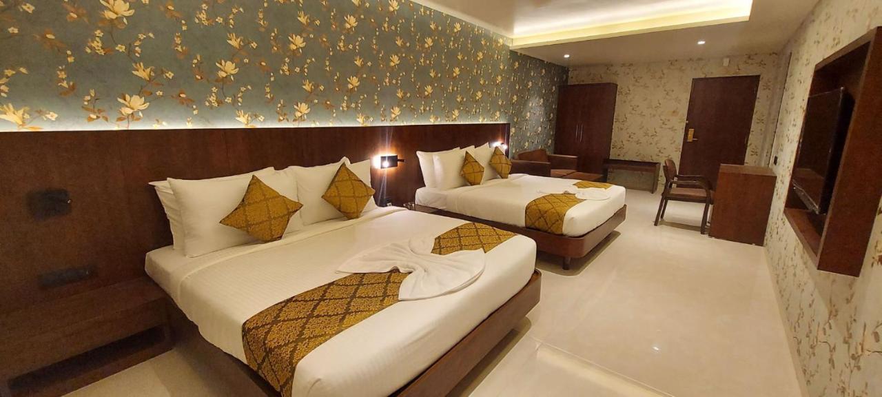 Hotel Madhuban Сілвасса Екстер'єр фото