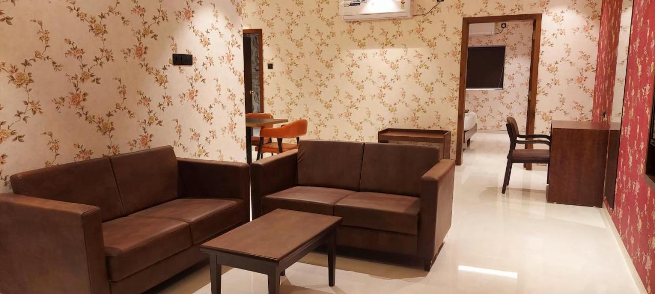 Hotel Madhuban Сілвасса Екстер'єр фото