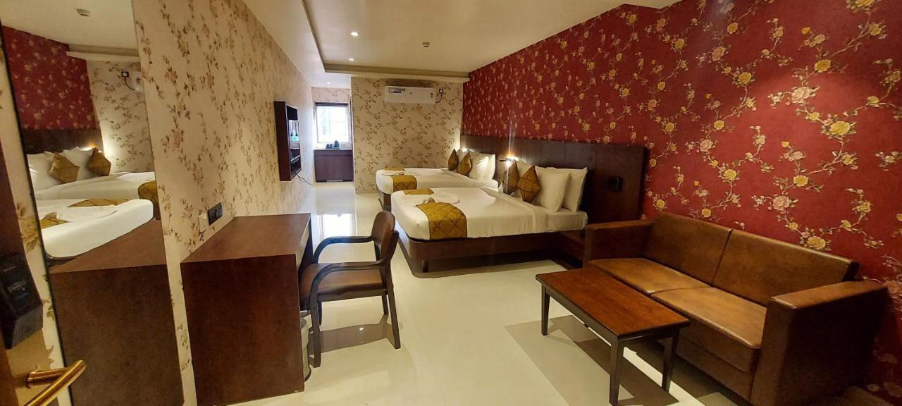 Hotel Madhuban Сілвасса Екстер'єр фото