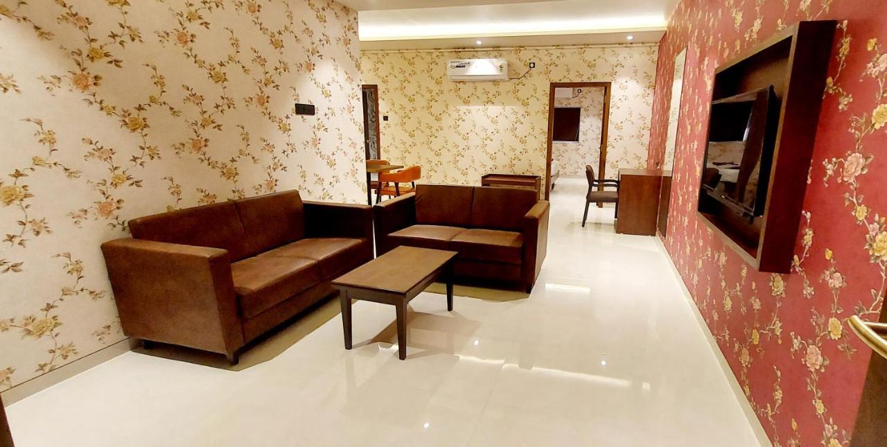 Hotel Madhuban Сілвасса Екстер'єр фото