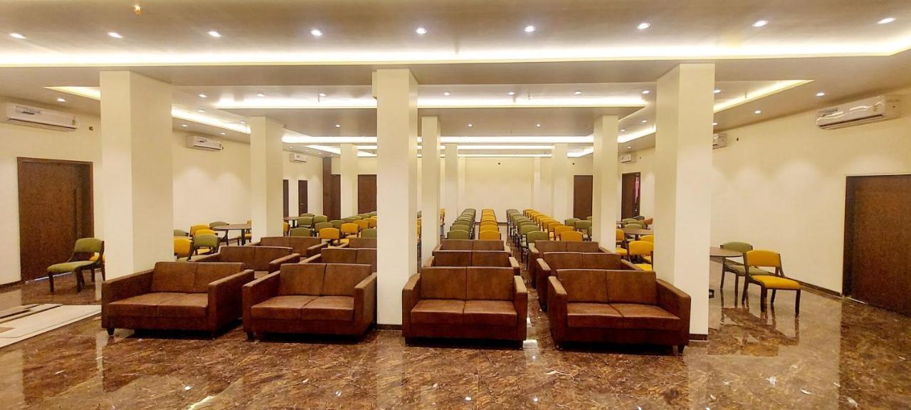 Hotel Madhuban Сілвасса Екстер'єр фото