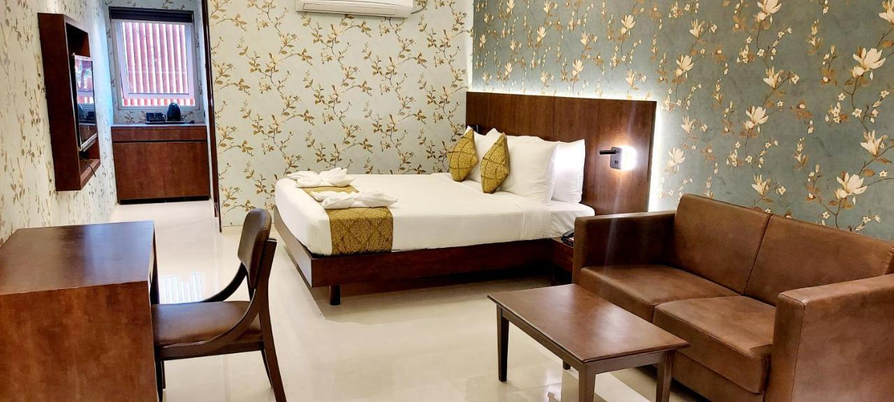 Hotel Madhuban Сілвасса Екстер'єр фото