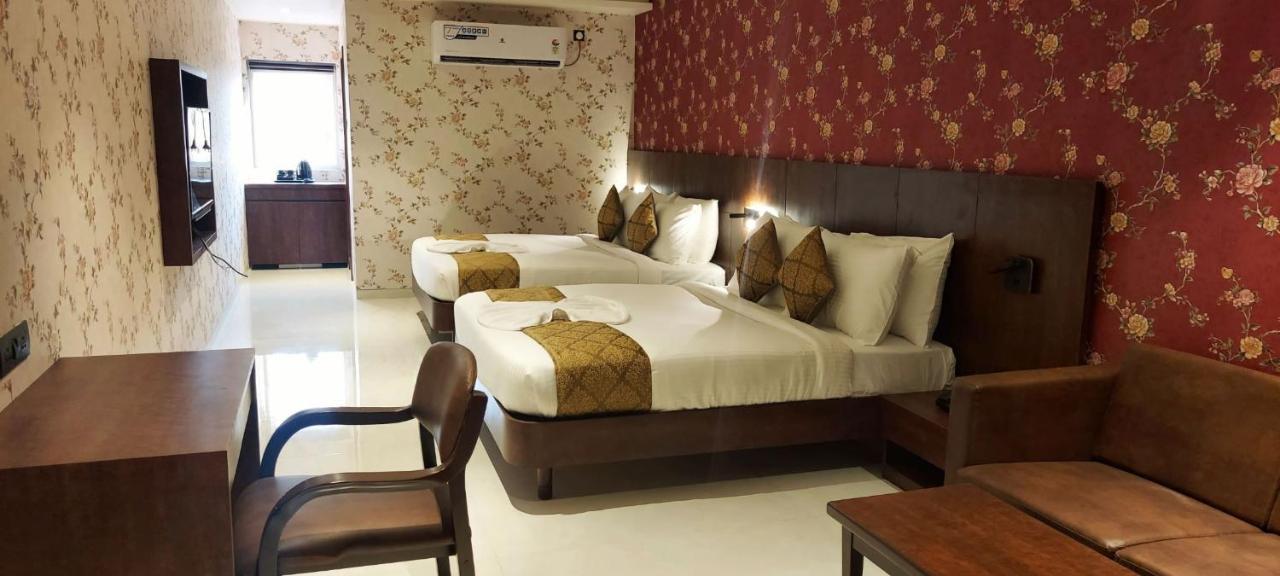 Hotel Madhuban Сілвасса Екстер'єр фото
