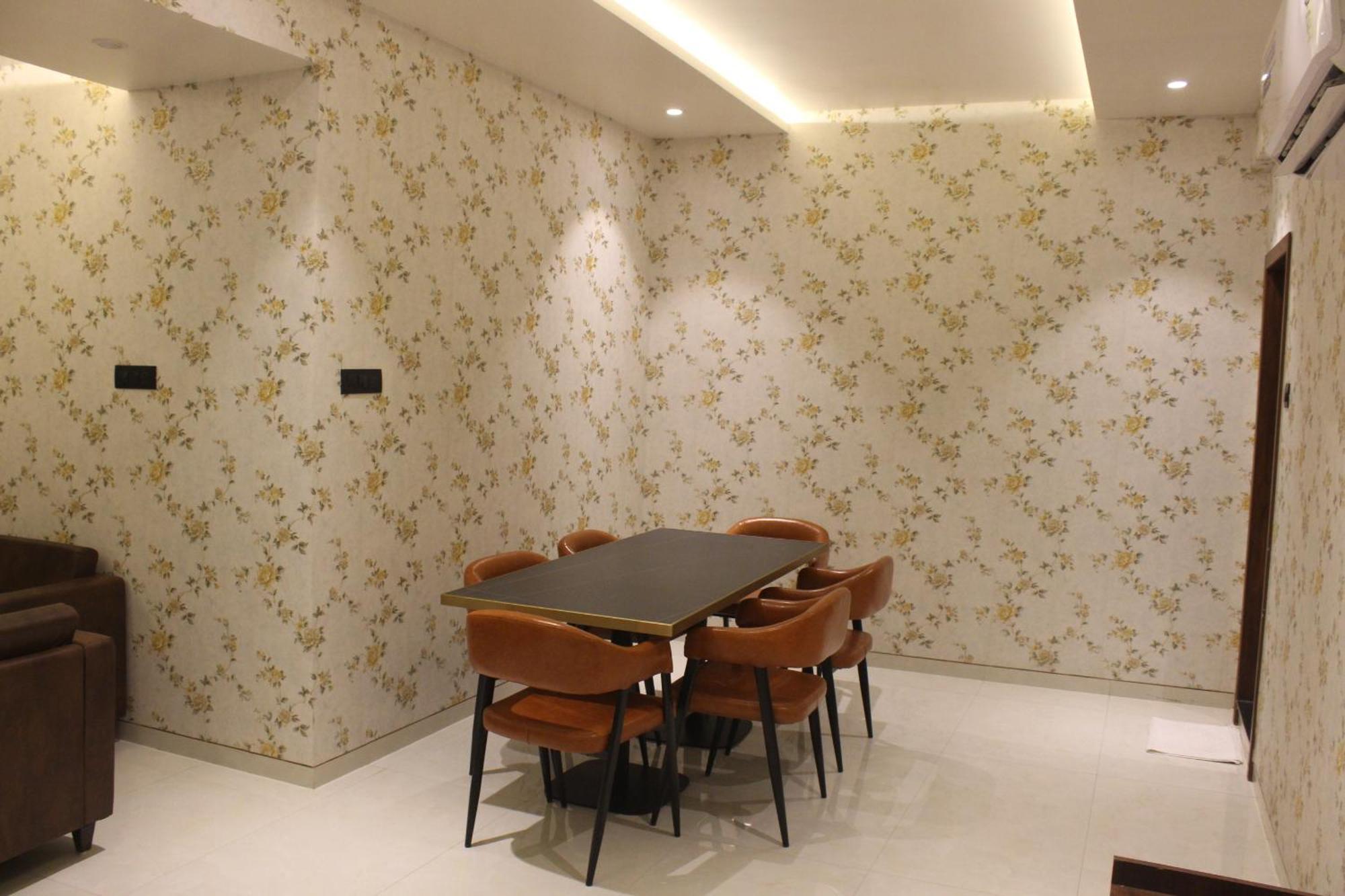 Hotel Madhuban Сілвасса Екстер'єр фото