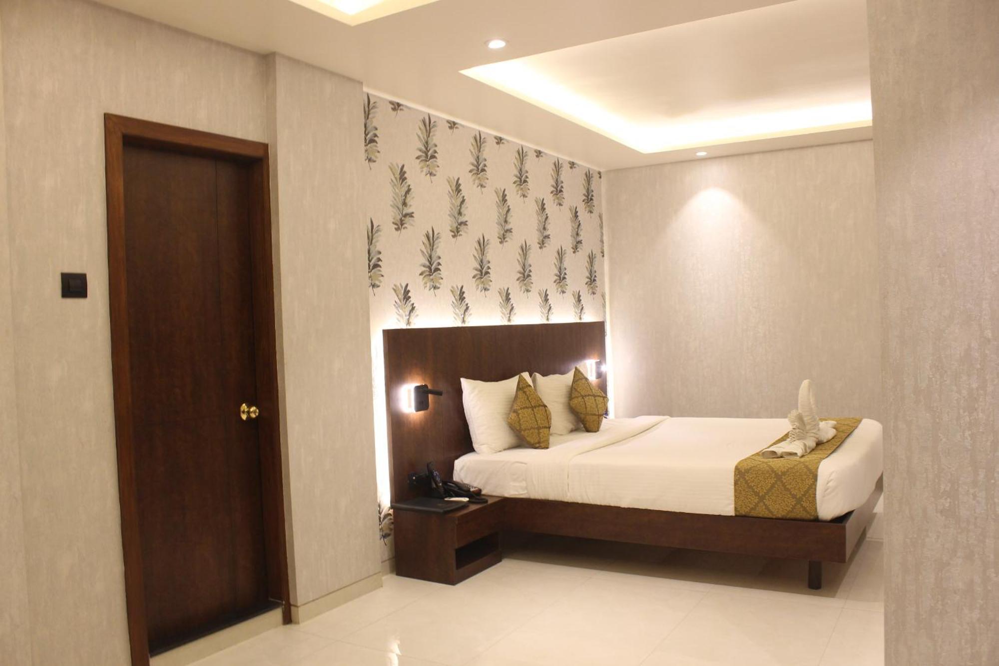 Hotel Madhuban Сілвасса Екстер'єр фото