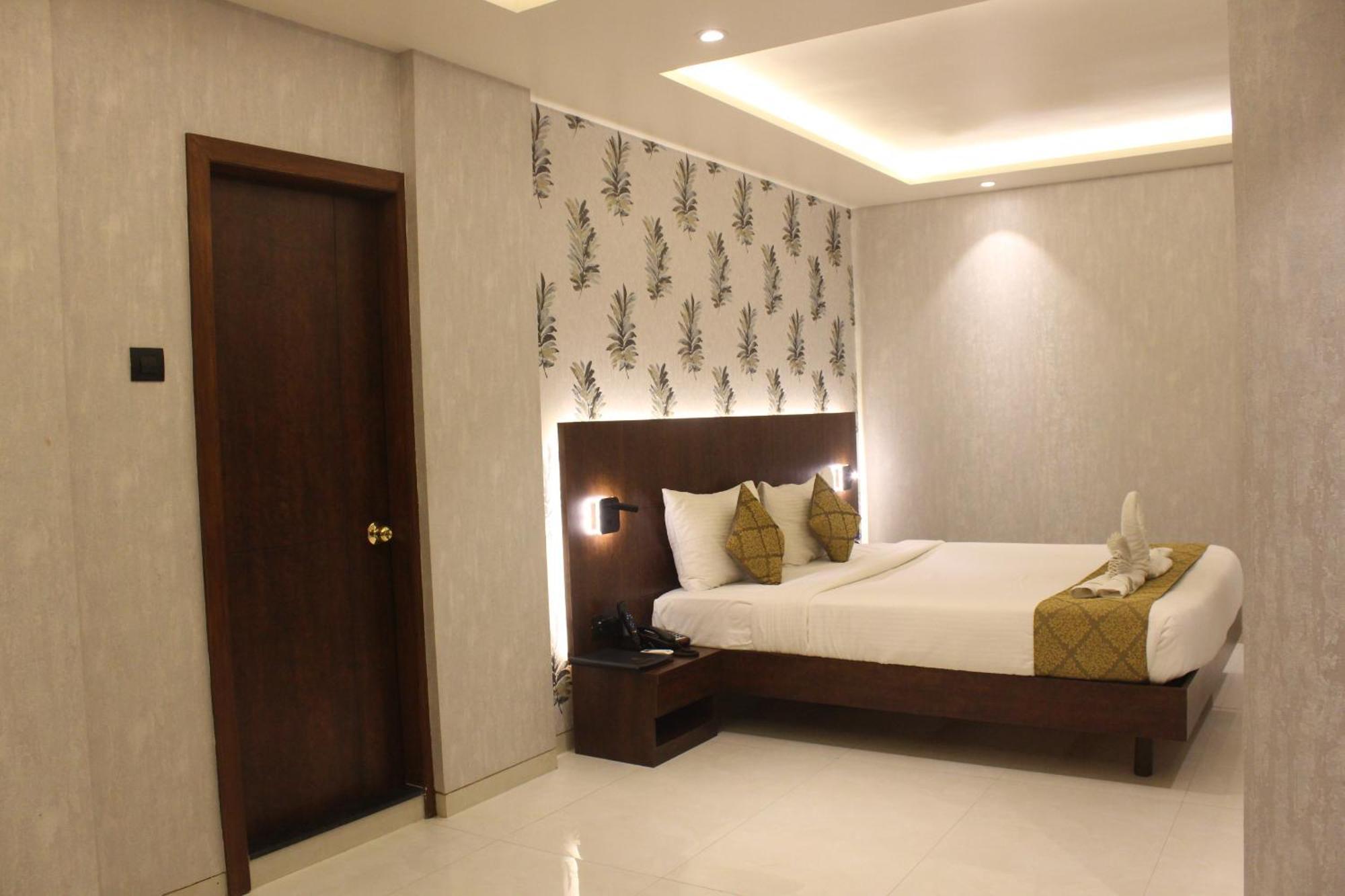 Hotel Madhuban Сілвасса Екстер'єр фото