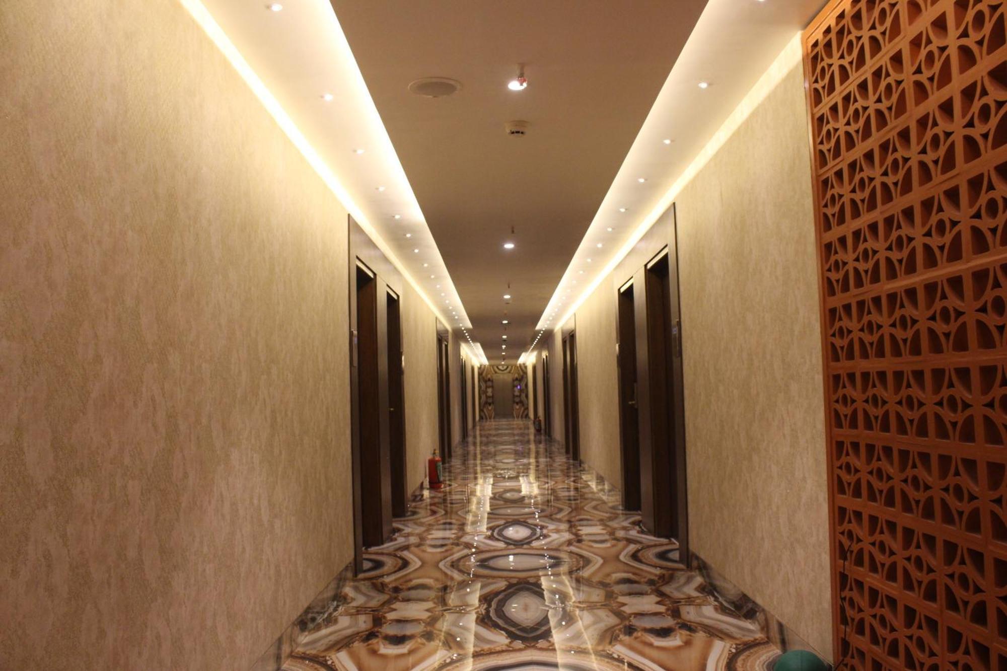 Hotel Madhuban Сілвасса Екстер'єр фото