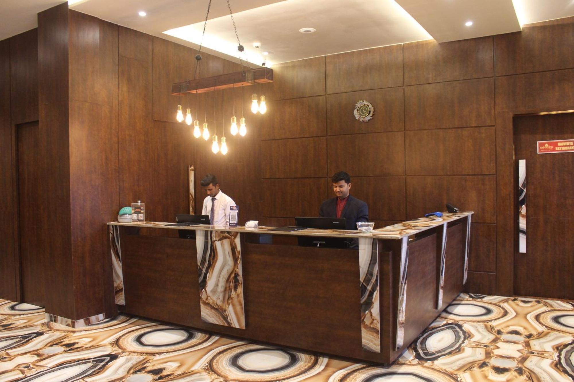 Hotel Madhuban Сілвасса Екстер'єр фото